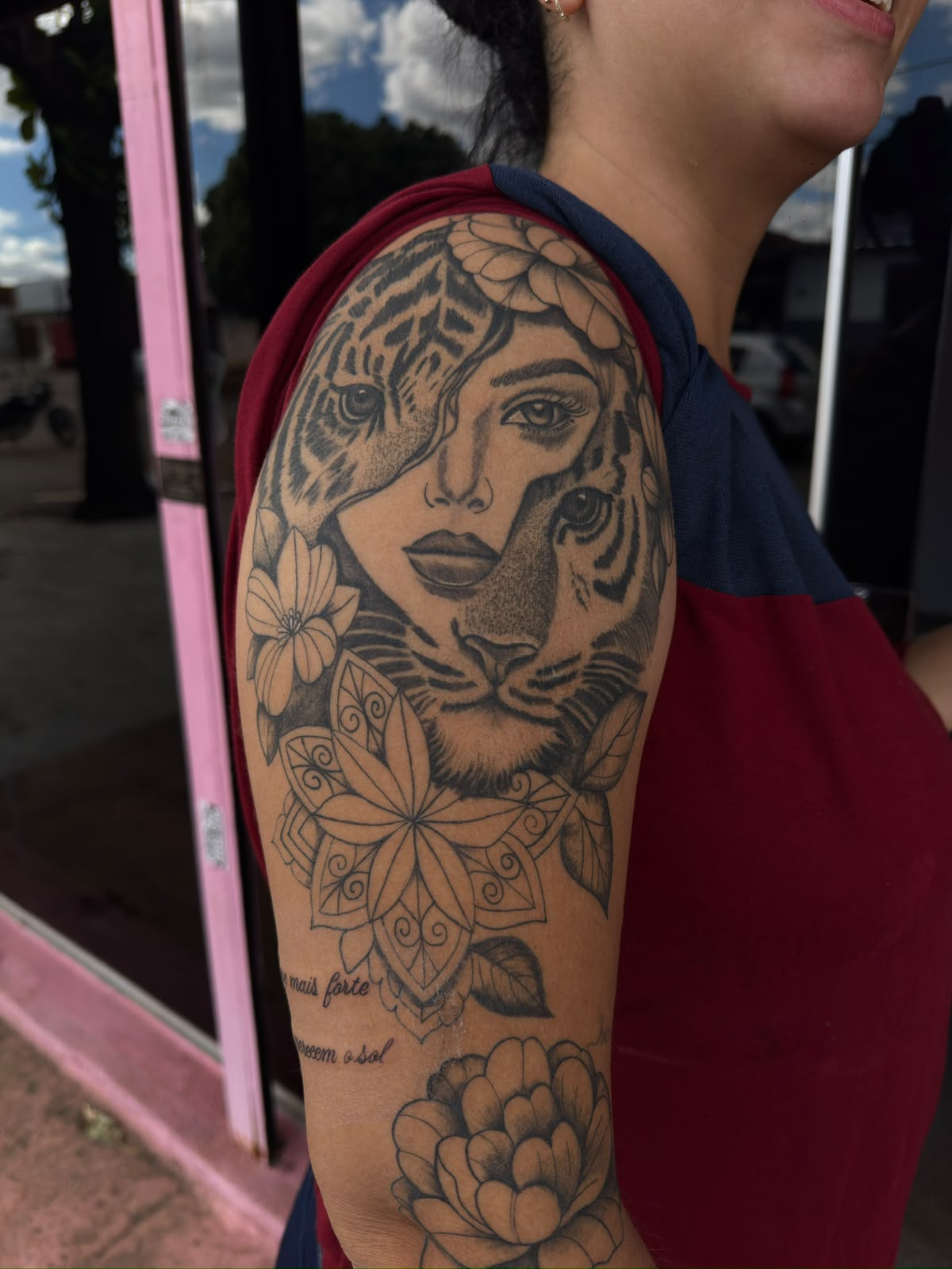 Tatuagem fina feminina feita no estúdio Sereia em Goiânia 1